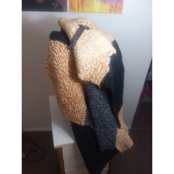 Zara Blanket Shawl Cape size Medium 46 - Picture 2 of 16